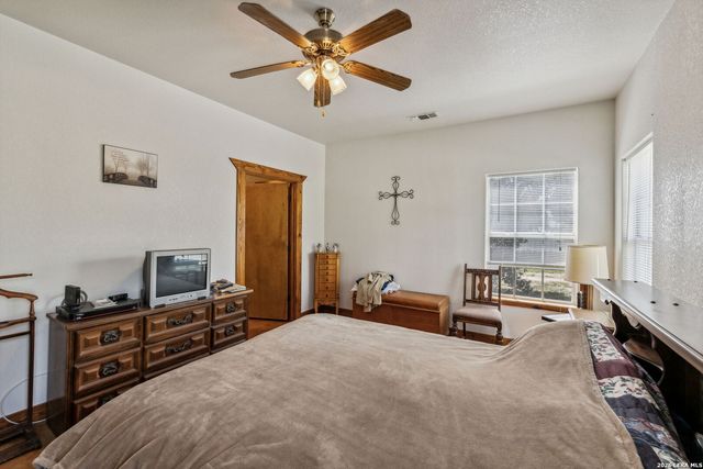 718 county road 466, Castroville, TX 78009