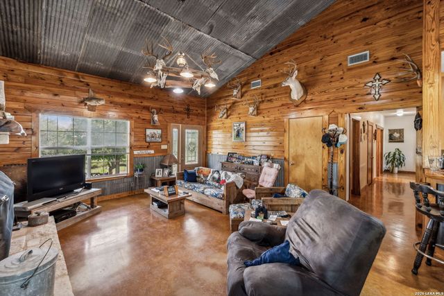 718 county road 466, Castroville, TX 78009