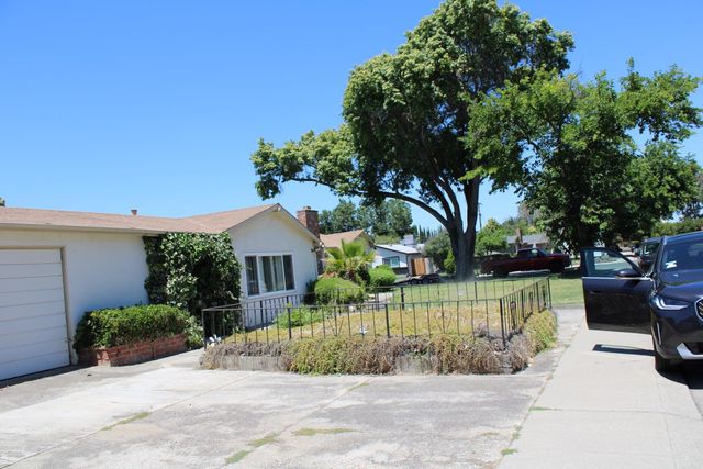 1525 Franklin Ave, Tracy, CA 95376