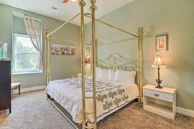 2001 N Broadway Avenue, Springfield, MO 65803