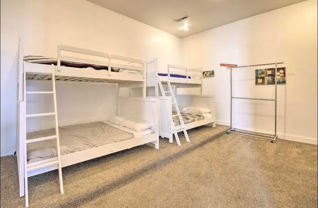 2001 N Broadway Avenue, Springfield, MO 65803