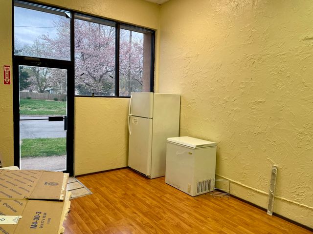 2001 N Broadway Avenue, Springfield, MO 65803