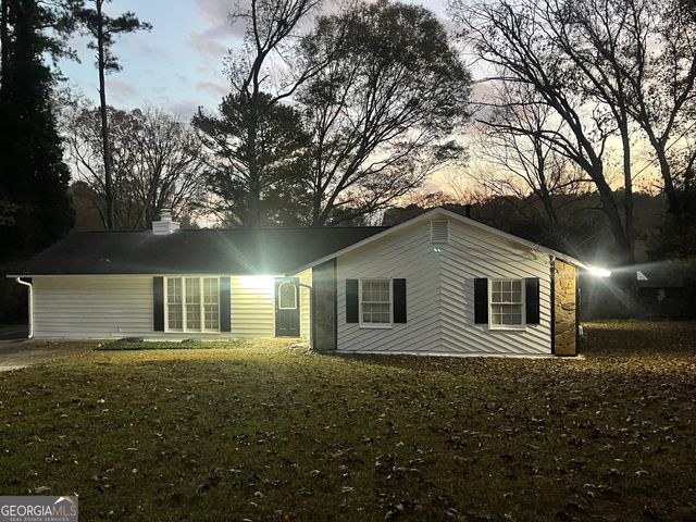 1233 Woodland Court SE, Conyers, GA 30013