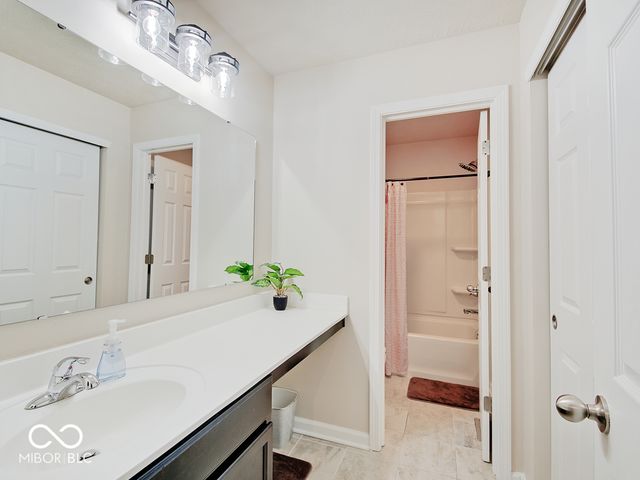 6911 W Rosewood Drive, Mccordsville, IN 46055