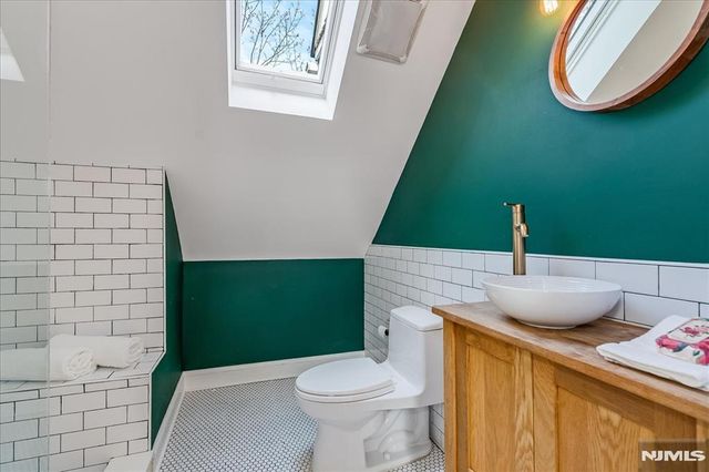 82 Essex Avenue, Glen Ridge, NJ 07028