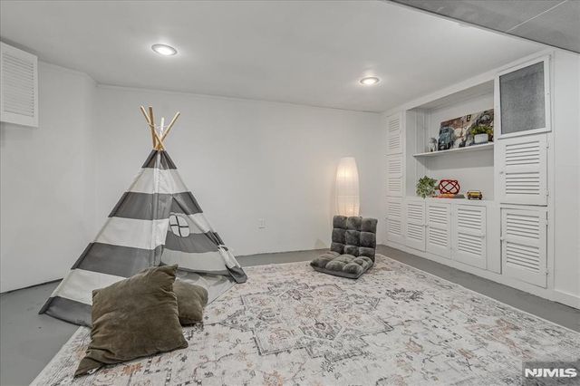 82 Essex Avenue, Glen Ridge, NJ 07028