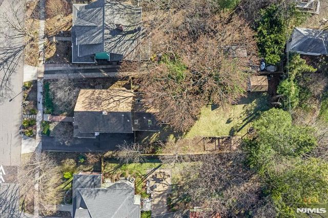 82 Essex Avenue, Glen Ridge, NJ 07028