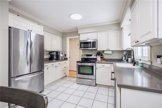 2 Park Bluff Way, Pittsford, NY 14534