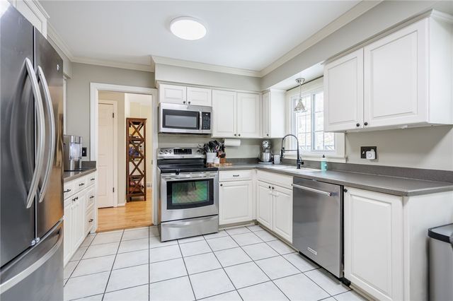 2 Park Bluff Way, Pittsford, NY 14534