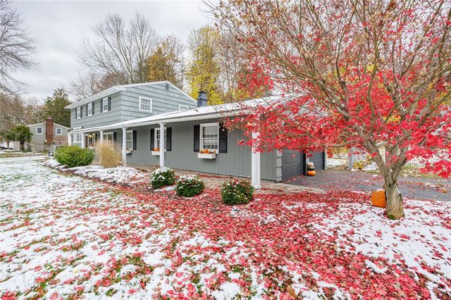 2 Park Bluff Way, Pittsford, NY 14534