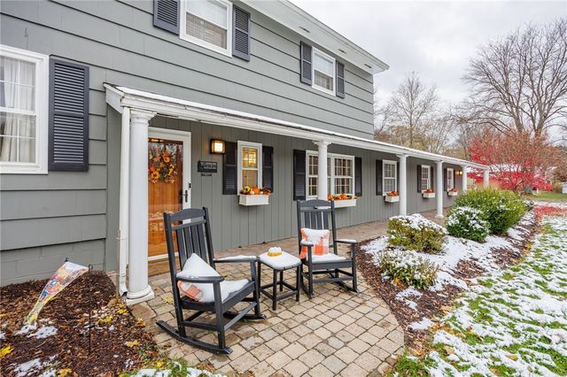 2 Park Bluff Way, Pittsford, NY 14534