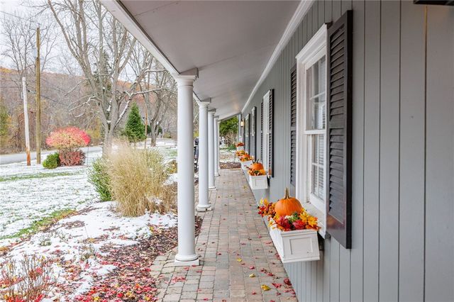 2 Park Bluff Way, Pittsford, NY 14534