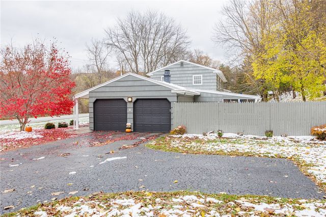 2 Park Bluff Way, Pittsford, NY 14534