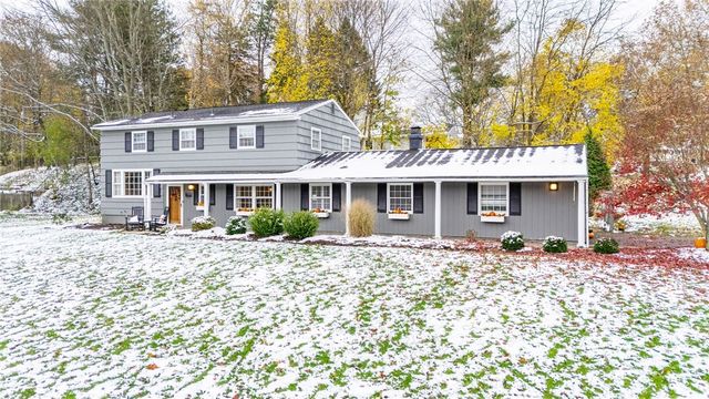 2 Park Bluff Way, Pittsford, NY 14534