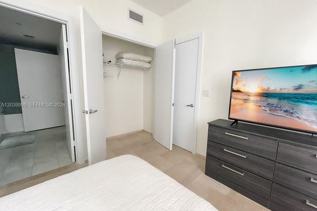1050 Brickell Ave 2208, Miami, FL 33131