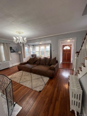 14 Redbrook Road, Great Neck, NY 11024