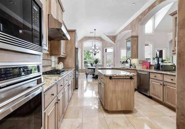 203 Bay Bridge Drive, Sugar Land, TX 77478