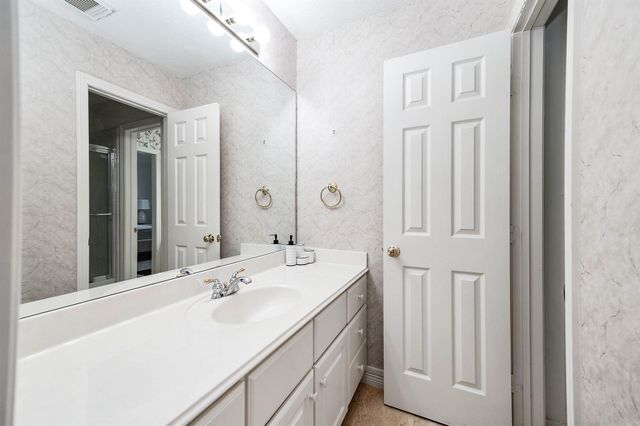 203 Bay Bridge Drive, Sugar Land, TX 77478