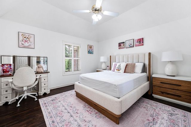 203 Bay Bridge Drive, Sugar Land, TX 77478