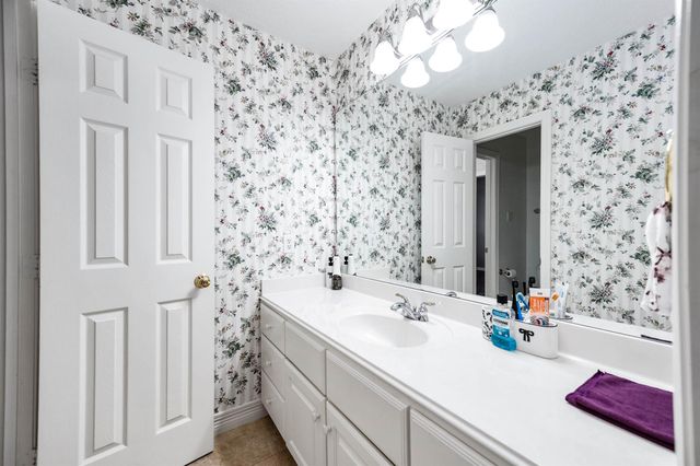 203 Bay Bridge Drive, Sugar Land, TX 77478