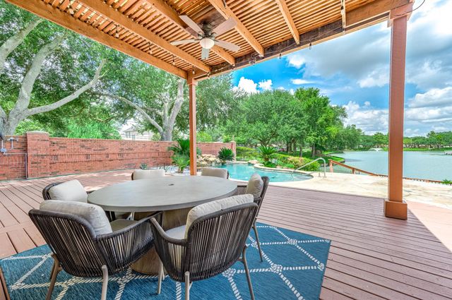 203 Bay Bridge Drive, Sugar Land, TX 77478