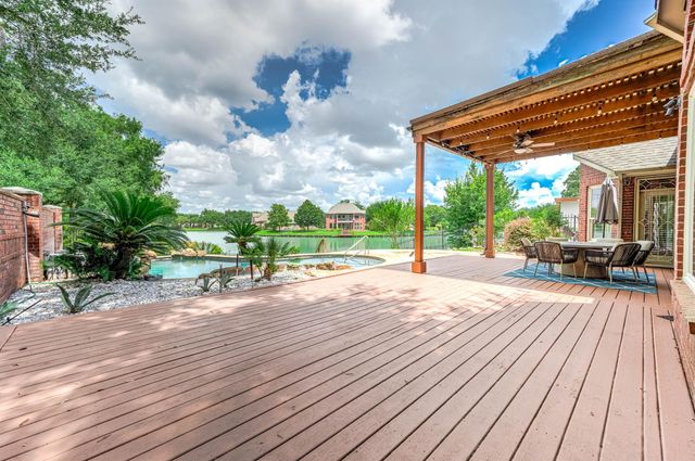 203 Bay Bridge Drive, Sugar Land, TX 77478