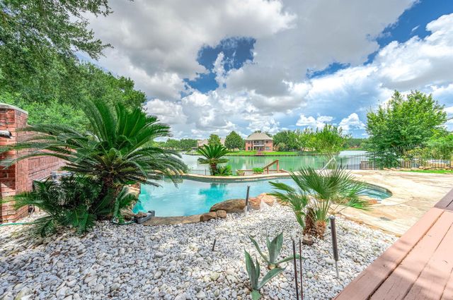 203 Bay Bridge Drive, Sugar Land, TX 77478