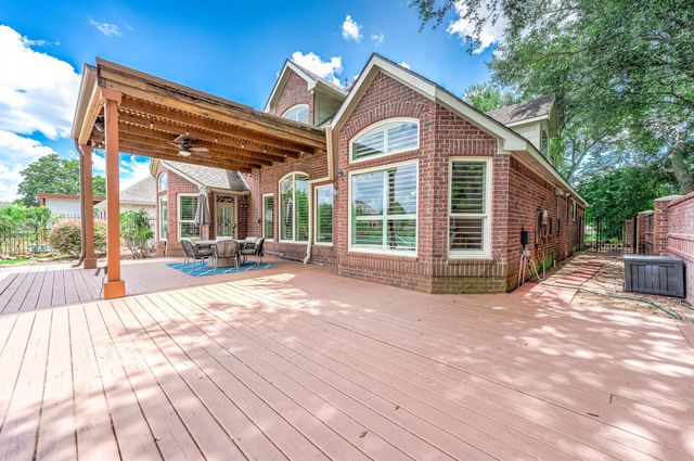 203 Bay Bridge Drive, Sugar Land, TX 77478
