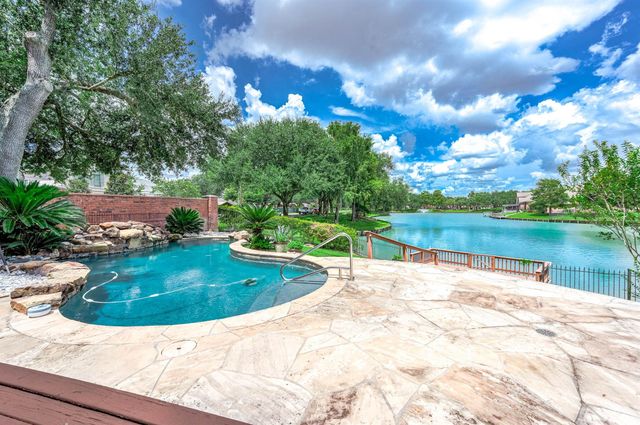203 Bay Bridge Drive, Sugar Land, TX 77478