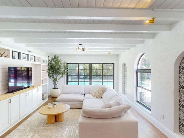 6251 10TH AVENUE S, Gulfport, FL 33707