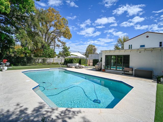 6251 10TH AVENUE S, Gulfport, FL 33707