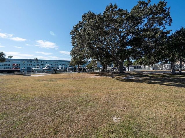 6251 10TH AVENUE S, Gulfport, FL 33707