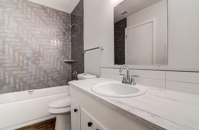 5703 Gloucester LN B, Austin, TX 78723