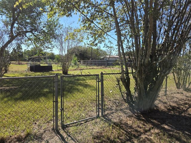 1305 2nd Street, Hempstead, TX 77445
