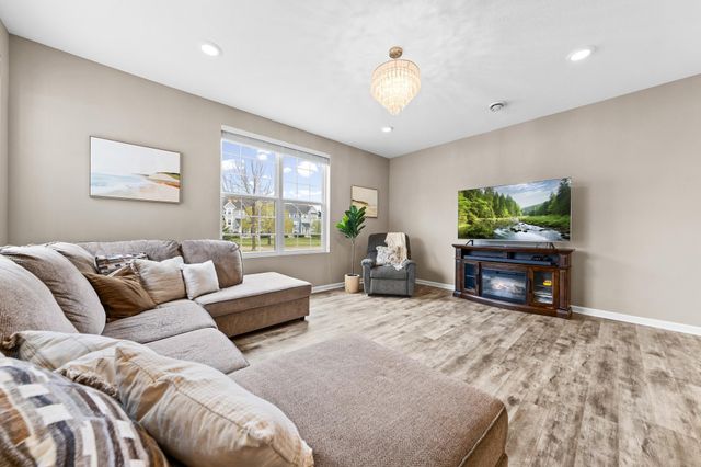 15609 Eddy Creek Way, Apple Valley, MN 55124