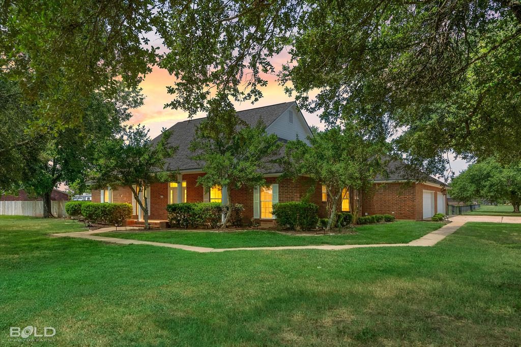 101 Dana Lane, Bossier City, LA 71111