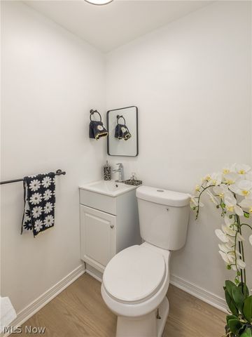 939 Vineshire Road, Cleveland Heights, OH 44121