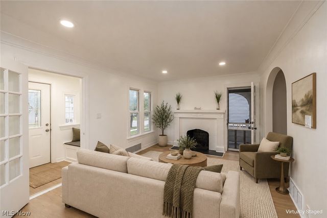 939 Vineshire Road, Cleveland Heights, OH 44121