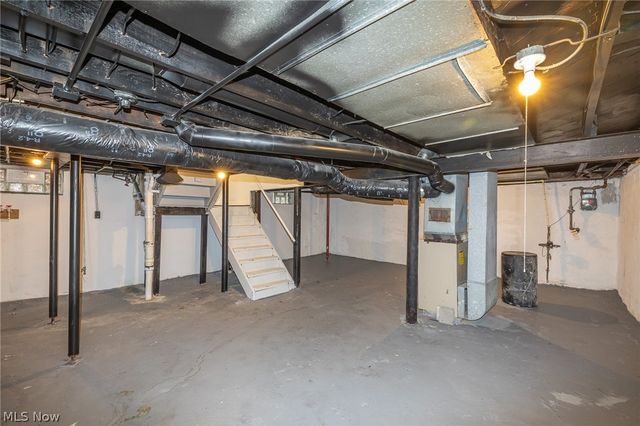 939 Vineshire Road, Cleveland Heights, OH 44121