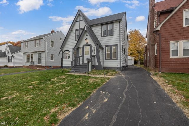 939 Vineshire Road, Cleveland Heights, OH 44121