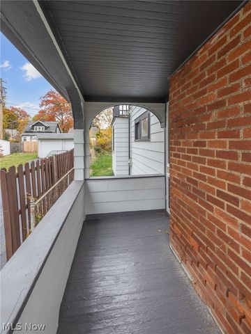 939 Vineshire Road, Cleveland Heights, OH 44121