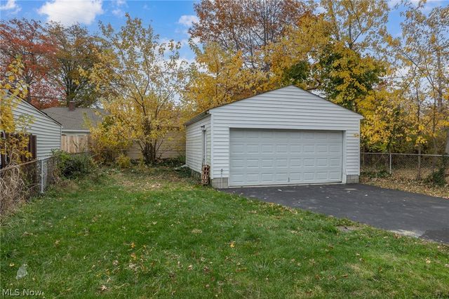 939 Vineshire Road, Cleveland Heights, OH 44121