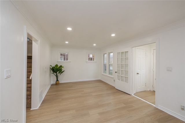939 Vineshire Road, Cleveland Heights, OH 44121
