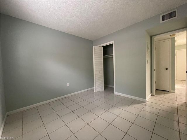 3325 Airport RD N # R2, Naples, FL 34105