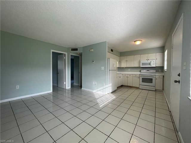 3325 Airport RD N # R2, Naples, FL 34105