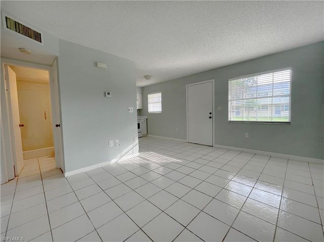 3325 Airport RD N # R2, Naples, FL 34105