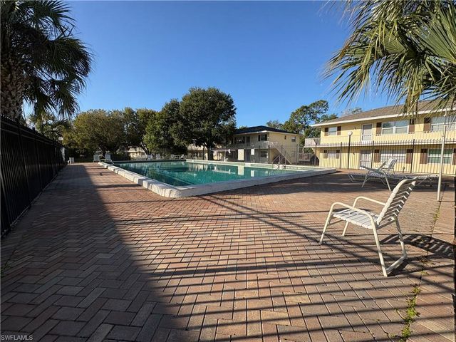 3325 Airport RD N # R2, Naples, FL 34105