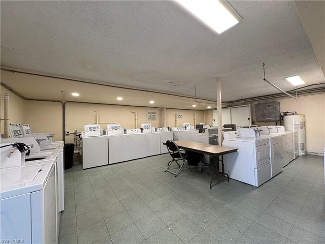 3325 Airport RD N # R2, Naples, FL 34105