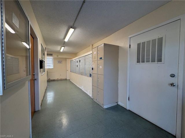 3325 Airport RD N # R2, Naples, FL 34105