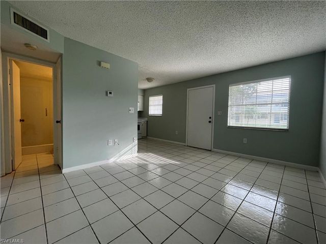 3325 Airport RD N # R2, Naples, FL 34105
